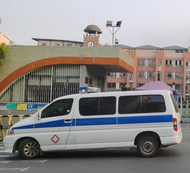 龙楼镇救护车出租护送骨折病人一公里多少钱